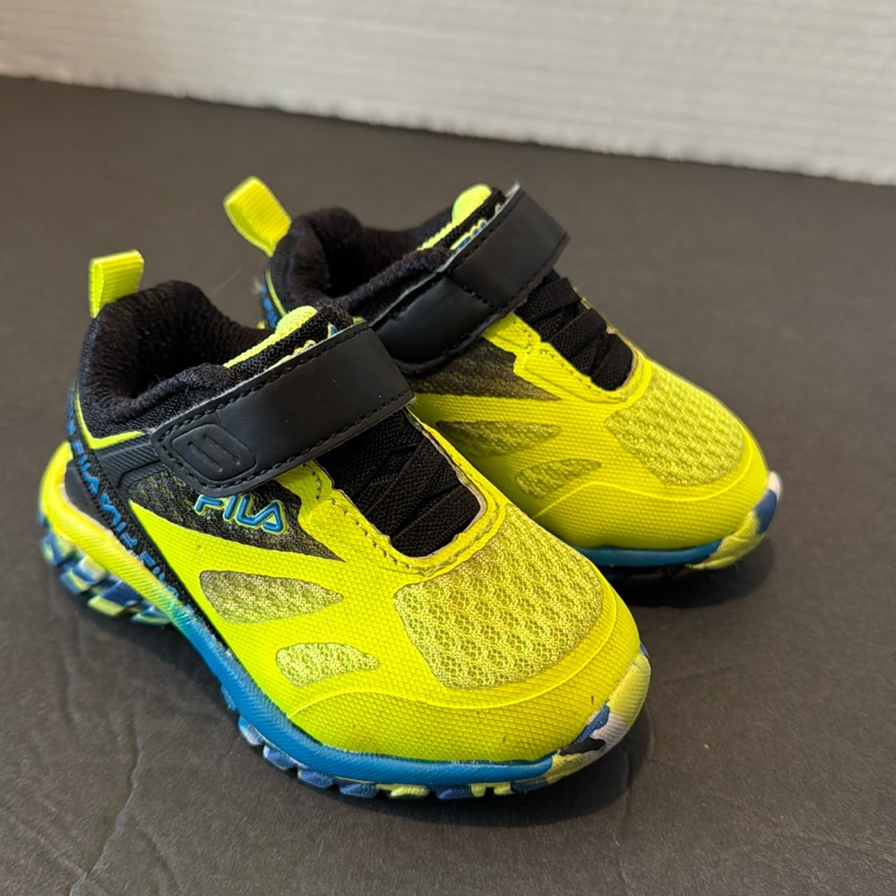 Fila Infant Yellow Sz 4 Galaxia Velcro Strap Shoes